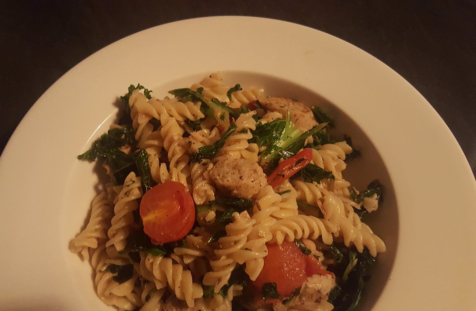 Veggie Sausage, Kale & Chilli Pasta 